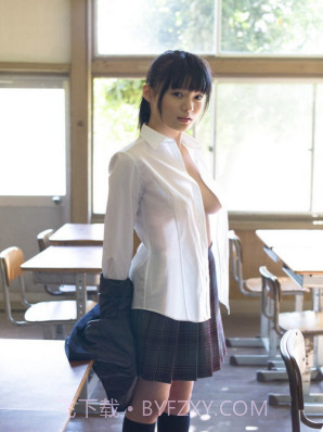 女生试衣间真人版截图3