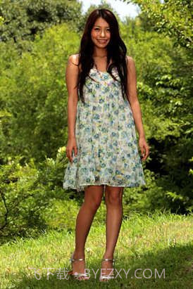 吹裙子美女截图2